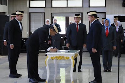 Pj. Bupati Tangerang, Andi Ony Prihartono saat melantik Soma Atmaja. (Foto: SuaraRealitas).