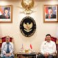 Budi Gunawan saat menerima kunjungan kehormatan Duta Besar Amerika Serikat untuk Indonesia, Kamala Shirin Lakhdir di kantor Kemenko Polkam, Jakarta, Selasa (17/12/2024). (Foto: Istimewa).