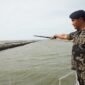 KKP tinjau dan segel pagar laut di Bekasi. (Foto: Istimewa).