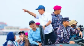 KKP bersama gabungan instansi maritim saat membongkar pagar laut di Tangerang. (Foto: Istimewa).