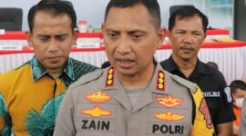 Kapolres Metro Tangerang Kota, Kombes Pol Zain Dwi Nugroho didampingi Kasihumas Kompol Aryono dan Kasat Reskrim Kompol David Kanitero saat menjelaskan kaburnya seorang guru ngaji di Ciledug. (Foto: Suara Realitas).