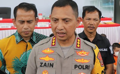 Kapolres Metro Tangerang Kota, Kombes Pol Zain Dwi Nugroho didampingi Kasihumas Kompol Aryono dan Kasat Reskrim Kompol David Kanitero saat menjelaskan kaburnya seorang guru ngaji di Ciledug. (Foto: Suara Realitas).