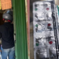 Berkedok konter ponsel, sebuah toko di Jalan WR. Supratman, Telajung, Cikarang Barat, Kabupaten Bekasi, Jawa Barat, menjual pil koplo tanpa nomor izin edar dapat terorganisir rapih. (Foto: Suara Realitas).