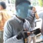 Aksi oknum wartawan cowboy terekam CCTV toko kelontong saat melakukan pemerasan dan penculikkan. (Foto: Tangkapan Layar CCTV/Ist).