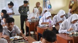 Hari ini, di Wonosobo mulai menjalankan program makan bergizi gratis untuk para pelajar. (Foto: Suara Realitas).