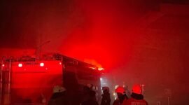 Kebakaran yang diduga bersumber dari tempat hiburan yang berada di lantai 7 gedung tersebut. (Foto: Suara Realitas/Alex).