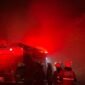 Kebakaran yang diduga bersumber dari tempat hiburan yang berada di lantai 7 gedung tersebut. (Foto: Suara Realitas/Alex).