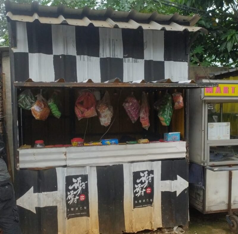 Salah satu toko di Jakarta Selatan yang mengedarkan obat keras terbatas dengan leluasa dan tanpa adanya Nomor Izin Edar (NIE). (Foto: Suara Realitas).