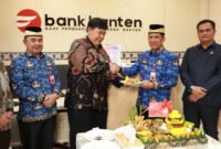Pj Bupati Tangerang, Andi Ony Prihartono saat meresmikan KCP Bank Banten. (Foto: Istimewa).