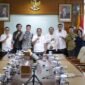 Pemkot Tangerang bersama pegiat lingkungan seusai audiensi membahas rencana gelar aksi bersih-bersih Sungai Cisadane dan Plogging. (Foto: Istimewa).