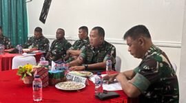 Dandim 1710/Mimika memimpin sidang jabatan Bintara dan Tamtama. (Foto: Istimewa).