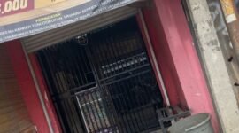 Sebuah toko kosmetik yang adanya transaksi jual beli pil koplo tanpa nomor izin edar (NIE) di Bojong Menteng, Rawalumbu, Kota Bekasi. (Foto: Suara Realitas).