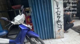 Salah satu toko kosmetik di Cikunir Raya, Jakasetia, Bekasi Selatan, Kota Bekasi, Jawa Barat, yang aktivitasnya terdapat transaksi jual beli pil koplo. (Foto: Suara Realitas).
