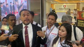Pengacara Erles Rareral saat melaporkan Sopar Jefry Napitupulu ke Mabes Polri atas tindak pidana pengrusakan tempat ibadah. (Foto: Suara Realitas).