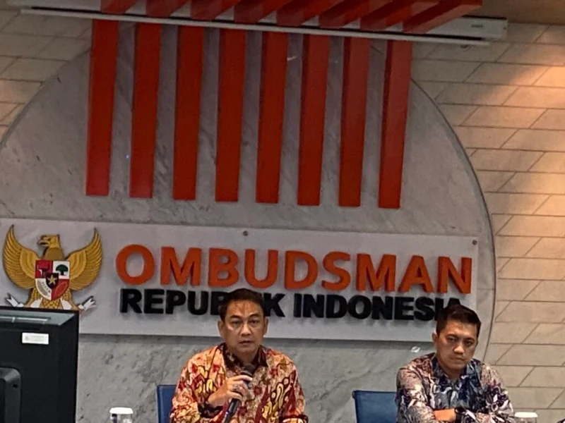 Ombudsman RI saat memberikan catatan pengawasan pelayanan publik bidang kemaritiman investasi 2024 dan proyeksi 2025. (Foto: Istimewa).