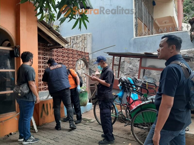 Kepolisan Dalam Penyidikan Penemuan Mayat Bayi Di Koja (foto: suararealitas).