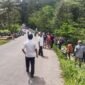 Bus terperosok ke sungai di Siroto Kepil diduga tak kuat menanjak. (Foto: Istimewa).