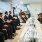 Pelatih Timnas Patrick Kluivert bersama timnya, dan Ketua Umum PSSI Erick Thohir saat bertemu dengan Menpora Dito Ariotedjo. (Foto: Tangkapan Layar Instagram @erickthohir).