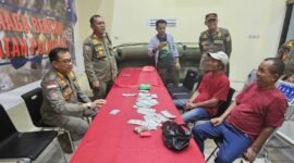 Satpol PP Jakarta Barat berhasil mengamankan ratusan butir obat keras terbatas beserta dua orang pemiliknya saat razia gabungan di kawasan Palmerah. (Foto: Istimewa).