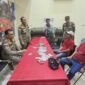 Satpol PP Jakarta Barat berhasil mengamankan ratusan butir obat keras terbatas beserta dua orang pemiliknya saat razia gabungan di kawasan Palmerah. (Foto: Istimewa).