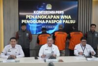 3 pria WNA berkebangsaan Pakistan berhasil diamankan Imigrasi Kelas I Bandara Soekarno Hatta usai gunakan Paspor Perancis. (Foto: suararealitas.co/Na).