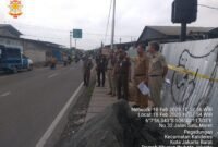 Langkah tegas Kasatpol Pp jakarta barat bersama kepala seksi citata kecamatan kalideres (foto:istimewa)