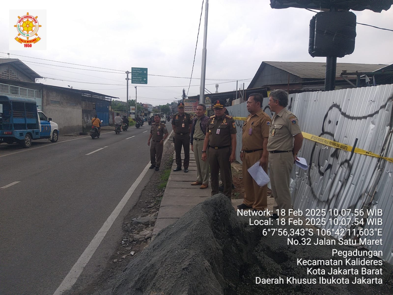 Kasatpol PP Jakbar Pasang Satpol PP Line Bangunan Mie Gacoan di Kalideres