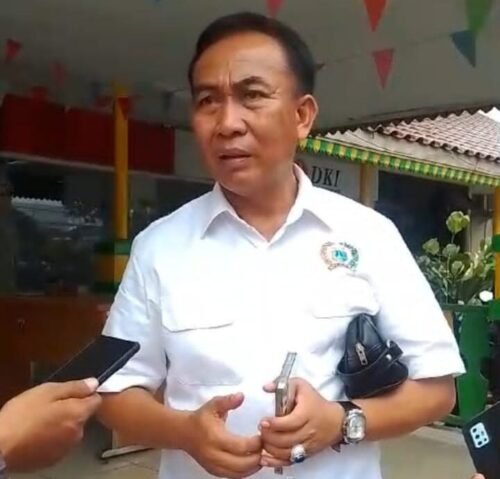 Anggota DPRD DKI Jakarta Komisi D, H. Ahmad Ruslan menyoroti bangunan Restoran Mie Gacoan di Kalideres. (Foto: suararealitas.co).