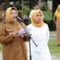 Wakil Bupati (Wabup) Tangerang, Intan Nurul Hikmah memimpin apel Senin pagi perdana setelah resmi dilantik sebagai Wakil Bupati Kabupaten Tangerang (foto : istimewa/Lx)