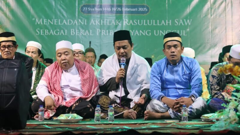 Pemerintah Kecamatan Mekar Baru gelar peringatan Isra Mi'raj Nabi Muhammad SAW 1446 hijriyah bertempat di Halaman Kantor Kecamatan Mekar Baru, Rabu malam (foto:istimewa/Suara Realitas.co) 