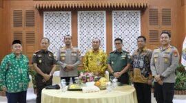 Selama Bulan Suci Ramadhan, Walikota Jakarta Barat, Uus Kuswanto mengajak masyarakat menjaga keamanan lingkungan. (Foto: Istimewa).