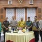 Selama Bulan Suci Ramadhan, Walikota Jakarta Barat, Uus Kuswanto mengajak masyarakat menjaga keamanan lingkungan. (Foto: Istimewa).