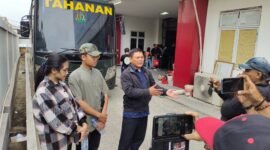 Udin saat Diwawancarai soal sidang praperadilan di Pengadilan Negeri Jakarta Utara. (Foto: suararealitas.co).