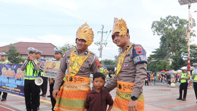 Satlantas Polres Kebumen saat menggelar Art Policing di Alun-alun Pancasila. (Foto: Istimewa).