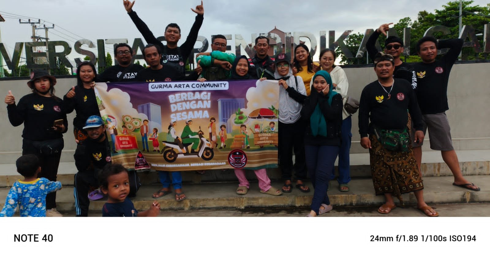 Komunitas Ojol Gurma Artha Community berbagi ratusan takjil