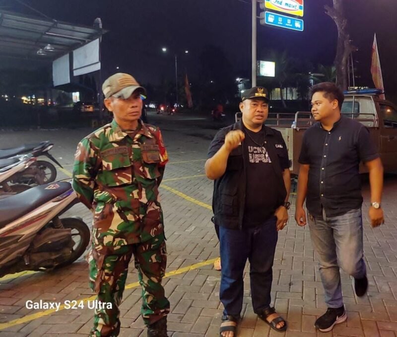 Camat Pasar Kemis, H. Nurhanudin lakukan monitoring bersama unsur Muspika Kecamatan terkait Surat Edaran Bupati Tangerang Nomor 2 Tahun 2025 Tentang Jam Operasional di Bulan Suci Ramadhan. (Foto: suararealitas.co).