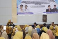 Wabup mengingatkan, kemajuan teknologi yang begitu pesat menuntut semua pihak untuk lebih inovatif dan kreatif dalam memanfaatkannya termasuk di sektor Pendidikan. Namun, teknologi hanya alat bantu. Peran utama tetap berada di tangan para guru. (foto:istimewa)