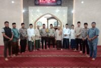 PJU Polresta Tangerang KOMPOL Arif Nazaruddin Yusuf SH SIK MH (Kasat Reskrim Polresta Tangerang) bersama IPDA Sunari (KBO Sat Reskrim Polresta Tangerang) dan anggota Polsek Balaraja (Pawas IPDA Dedy Rukmandar) melaksanakan kegiatan Ibadah Sholat Taraweh Keliling di Masjid Al Falah Desa Talagasari (foto:istimewa)