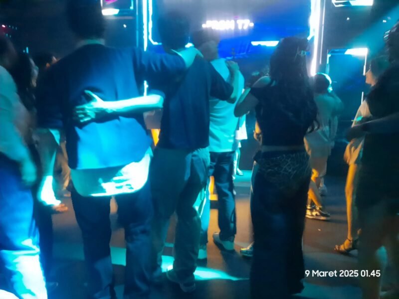 Pantauan suasana di salah satu tempat hiburan malam (THM) di bilangan Gading Serpong yang nekad beroperasi selama bulan suci Ramadhan dan indahkan Surat Edaran Bupati Tangerang. (Foto: Ekslusif suararealitas.co).