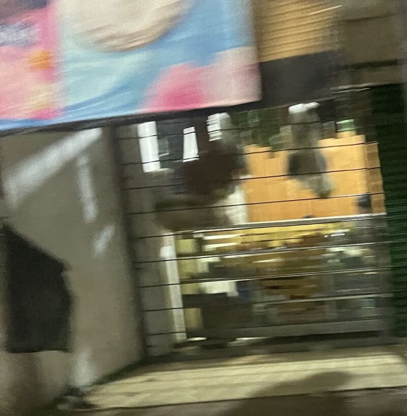 Toko berkedok kosmetik di Jatiasih, Kota Bekasi yang menjual obat keras terbatas. (Foto: suararealitas.co).