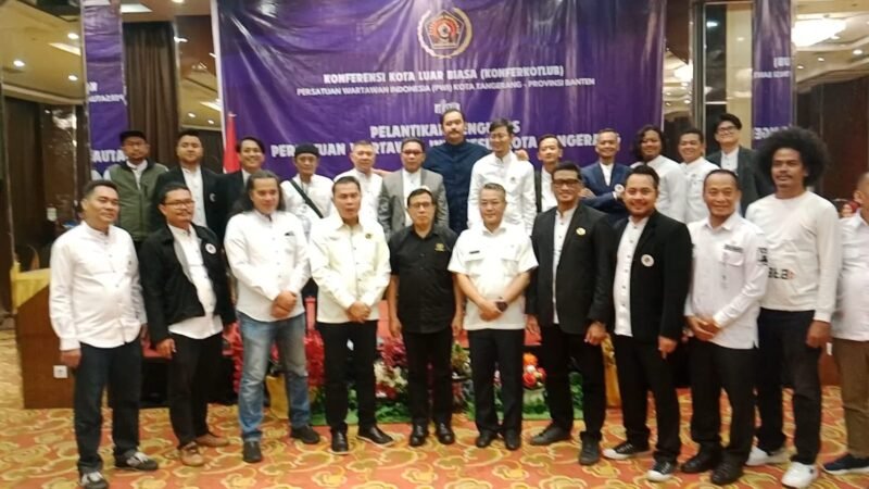 Pengurus Persatuan Wartawan Indonesia (PWI) Kota Tangerang periode 2025-2028 resmi dilantik dalam Konferkotlub. (Foto: Istimewa).