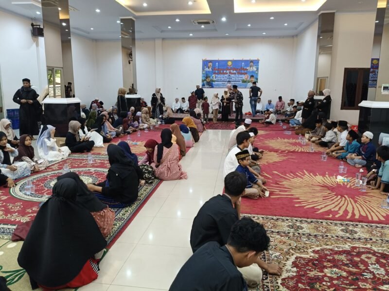 Suasana Keluarga Besar Rang Chaniago (KBRC) DPD Jakarta Selatan saat menggelar kegiatan santunan yatim piatu di Gedung Serbaguna IK-Limkos. (Foto: Istimewa).