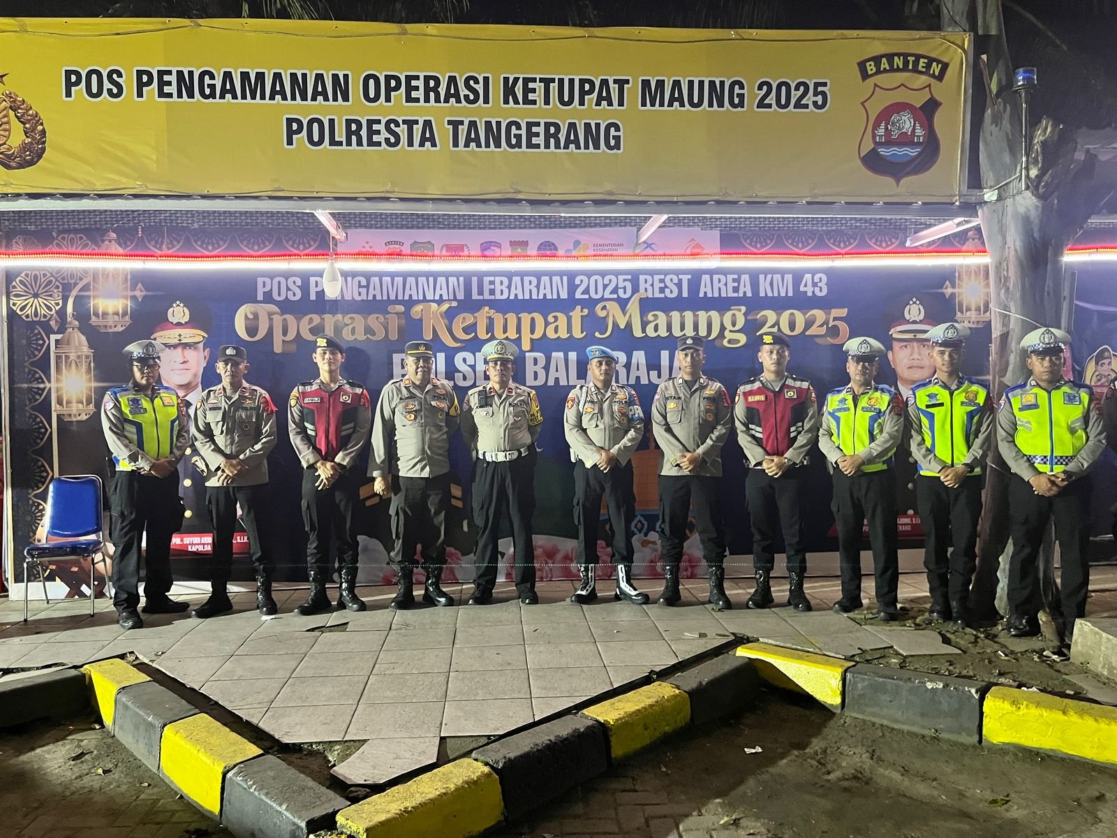 Pengecekan Personel Pos Pengamanan Operasi Ketupat Maung 2025 di Rest Area 43 Oleh Provos Polresta Tangerang