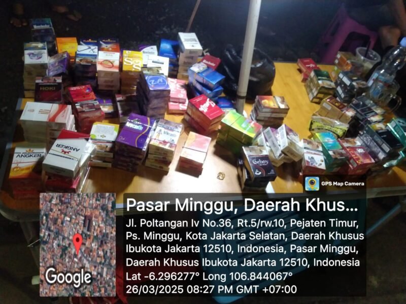 Maraknya peredaran rokok tanpa pita cukai alias ilegal bebas dengan leluasa dijual dan diduga adanya keterlibatan oknum anggota berseragam aktif. (Foto: suararealitas.co/Ky).