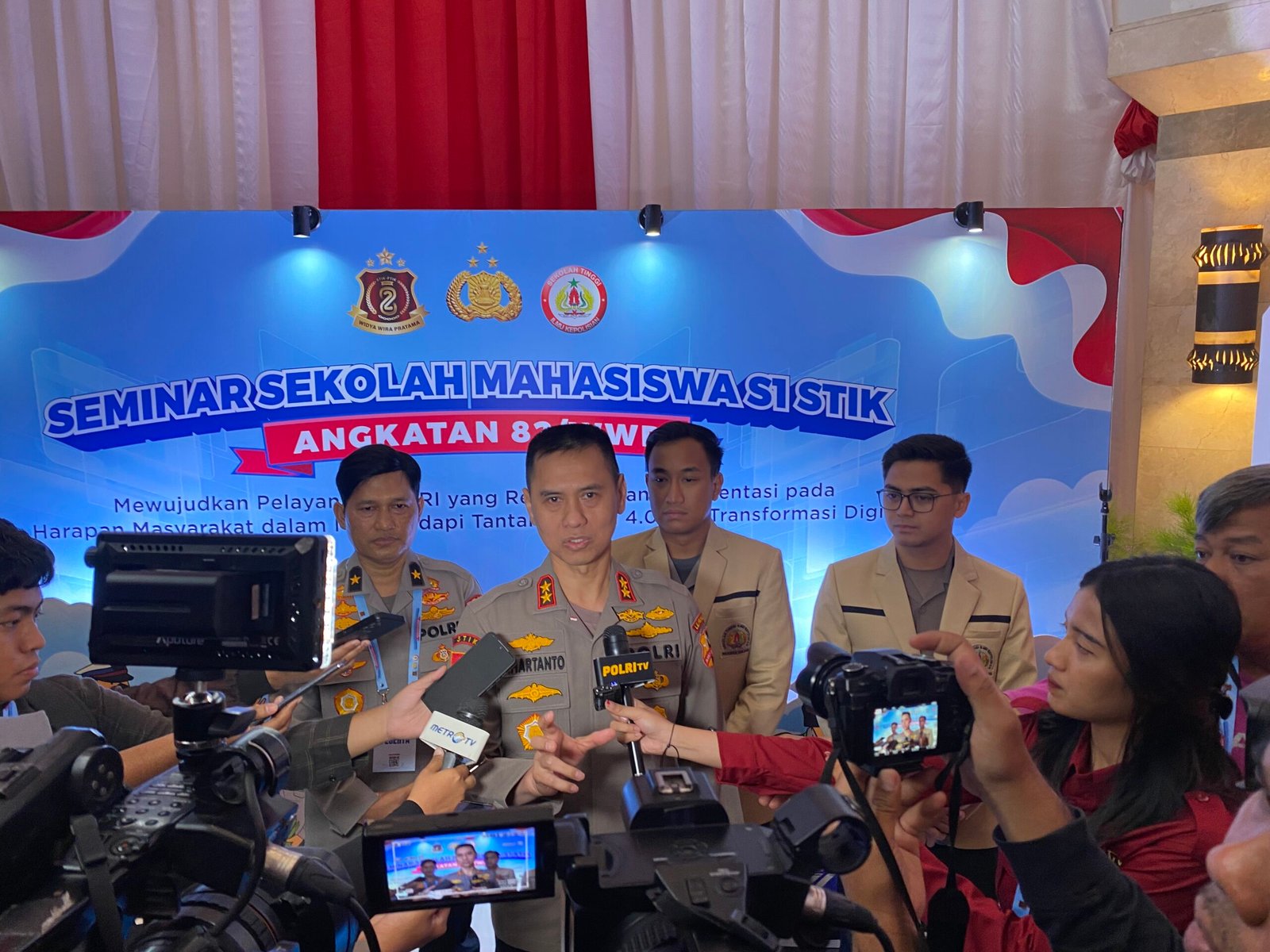Seminar Sekolah Tinggi Ilmu Kepolisian (STIK) 2025 : Membangun Pelayanan Polri yang Responsif dan Berorientasi pada Harapan Masyarakat di Era 4.0