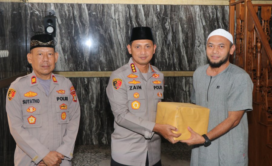 Berkah Ramadan 2025, Kapolres Metro Tangerang Kota Wakafkan Al-Qur’an Ajak Remaja Belajar Agama