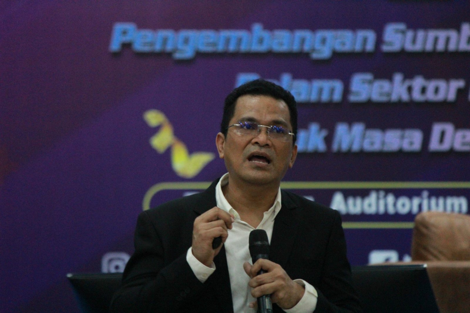 Bukan Sekadar Macet, Ini Tanda Sistem Logistik Indonesia Ketinggalan Zaman!