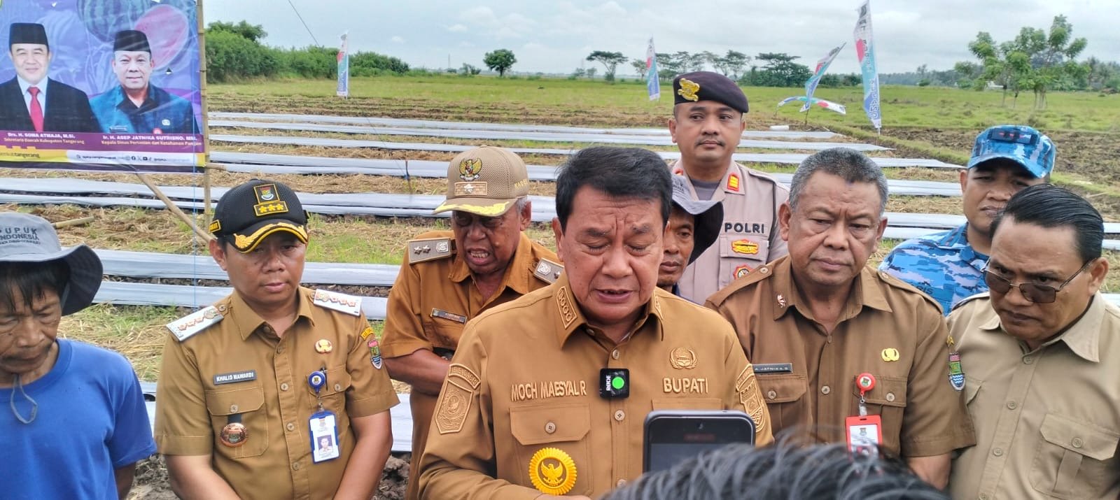 Petani Semangka Terima Bantuan Sarana Produksi Dari Pemkab Tangerang