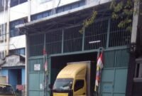 Salah satu distributor es kristal terbesar di bilangan Jakarta Barat. (Foto: Ekslusif suararealitas.co).
