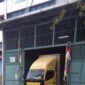 Salah satu distributor es kristal terbesar di bilangan Jakarta Barat. (Foto: Ekslusif suararealitas.co).